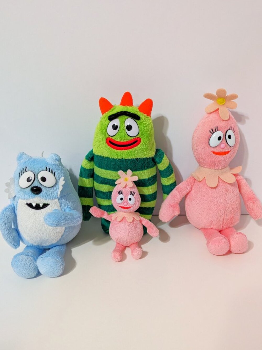 TY Yo Gabba Gabba Complete Plush Beanie Set - Tooddee-Brobee-Foofa Lot of 4
